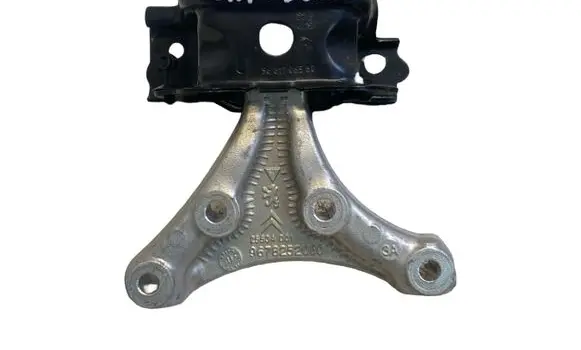 Engine mount bracket