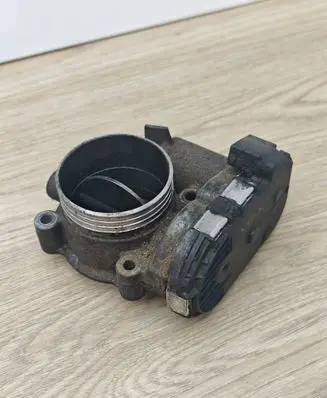 Volvo XC70 Throttle valve 8692720 07W055 0281002701