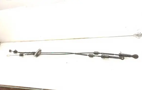 Hyundai Santa Fe Gear shift cable linkage M01