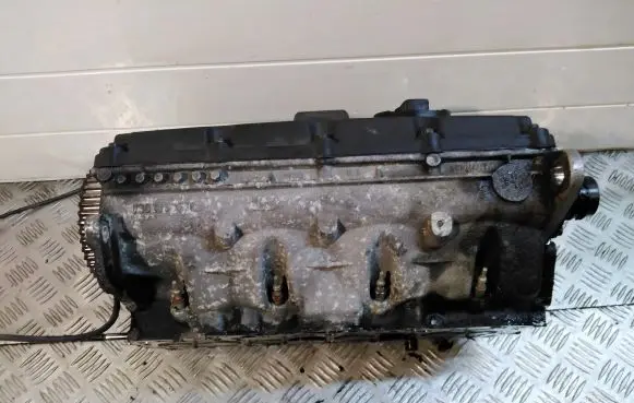 Volkswagen PASSAT B5 Engine head 038103373R