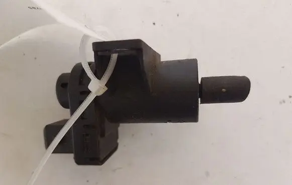Opel Vivaro Turbo solenoid valve 8200762162