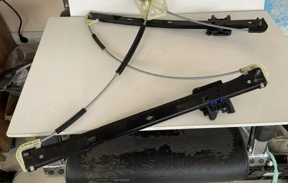 Audi Q7 4M Front window lifting mechanism without motor 4M0837461A
