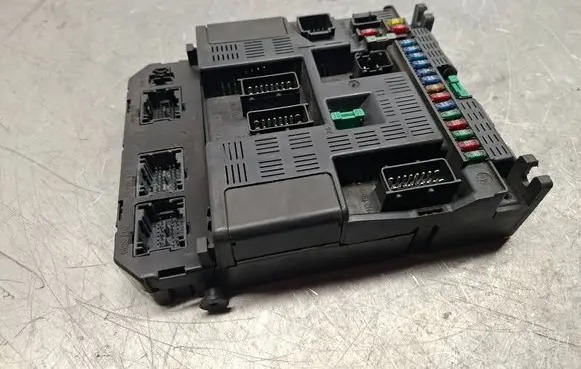 Peugeot 307 Fuse module 9644098280 9636760580