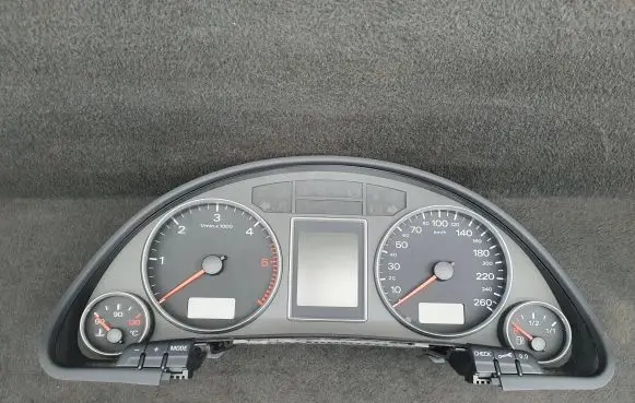 Audi A4 S4 B7 8E 8H Speedometer (instrument cluster) 8E0920932 RB8