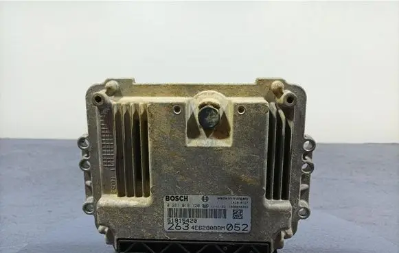 Opel Combo D Engine control unit/module ECU 51915420