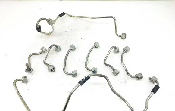 Fuel injector supply line/pipe