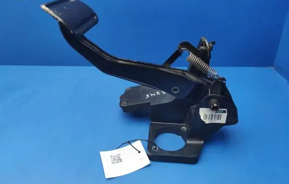 Mercedes-Benz B W245 Brake pedal A1692901001