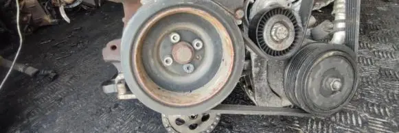 Volkswagen Polo Crankshaft pulley 308105243M