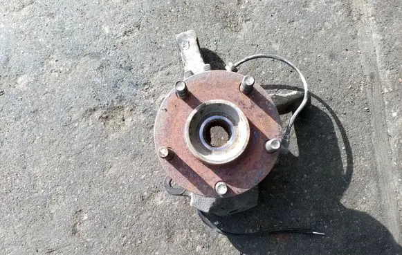 Nissan Almera Tino Front wheel hub spindle knuckle