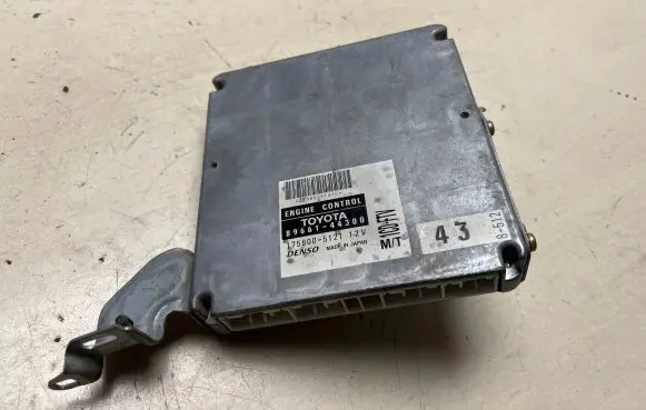 Toyota Avensis Verso Engine control unit/module 8966144300 1758005121