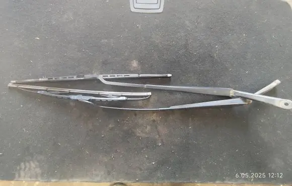 Ford Focus Front wiper blade arm XS4117527AA 60520251