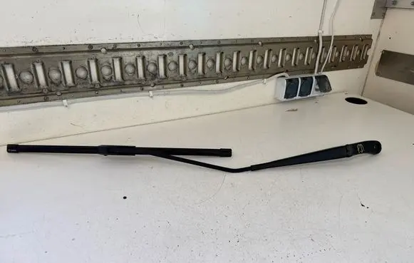 Volkswagen Transporter - Caravelle T5 Front wiper blade arm 7H0955410