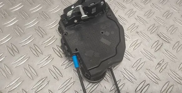 Toyota Avensis T270 Rear door lock 