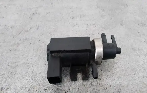 Volkswagen Golf IV Valve vacuum 1J0906627