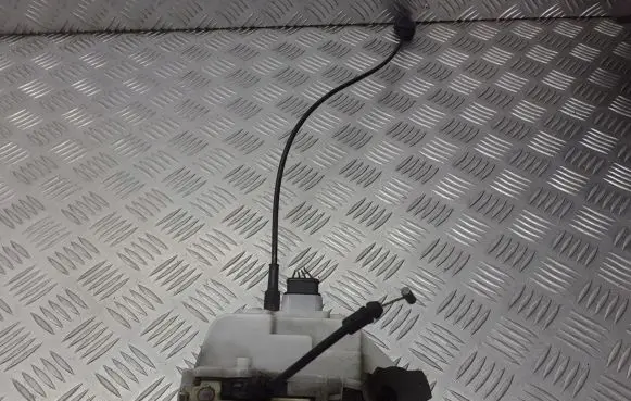 Renault Megane II Front door lock