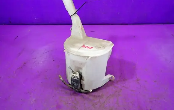Toyota Yaris Verso Windshield washer fluid reservoir/tank 