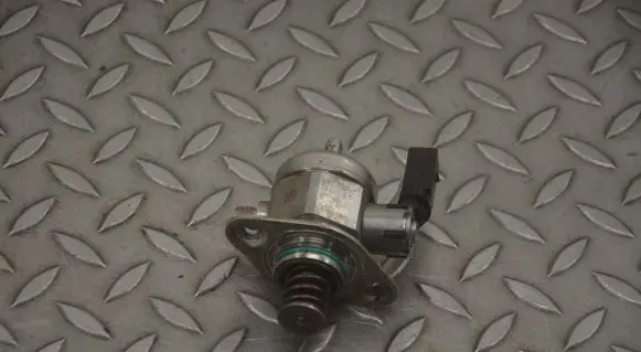 Porsche 911 991 Fuel injection high pressure pump 9A211031501 0261520553