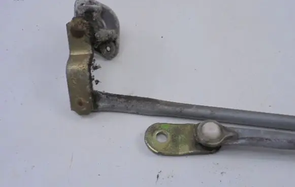 Mazda 626 Front wiper linkage 