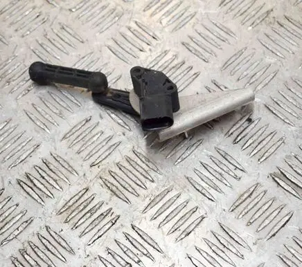 Headlight/headlamp level sensor