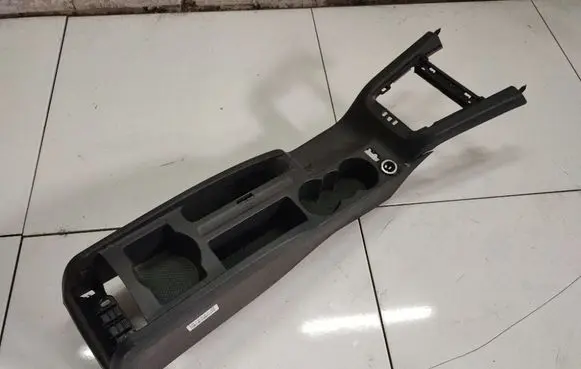 Skoda Octavia Mk2 (1Z) Center console 121863242