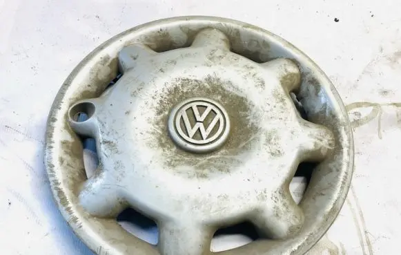 Volkswagen Jetta III R14 wheel hub/cap/trim 1hm601147a