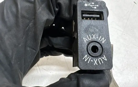 BMW 3 F30 F35 F31 USB socket connector 9229246