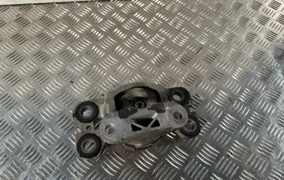 Volvo V60 Engine mount bracket 31316875