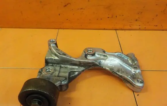 Dodge Nitro Power steering belt tensioner 90513137F ROLKA