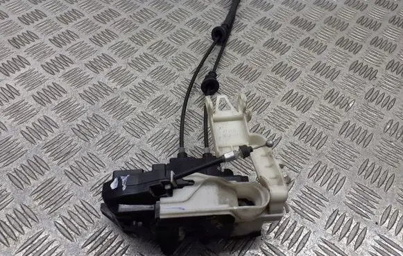 Hyundai i30 Front door lock 81310-2L020
