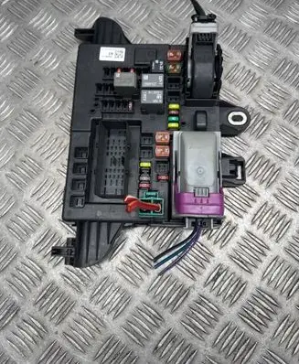 Opel Insignia A Fuse module 13485565 01024512116