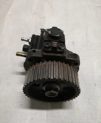 Opel Insignia A Fuel injection high pressure pump 0445010193 55571005 0928400680