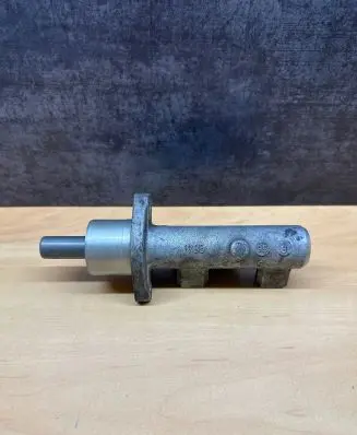 Volkswagen Golf IV Master brake cylinder 1735