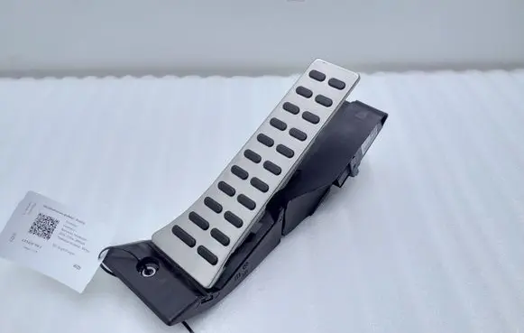 Hyundai Genesis Accelerator throttle pedal 32700XXXXX 100914N0291