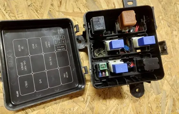 Nissan Leaf I (ZE0) Fuse box set 243843NA0A 7154745130