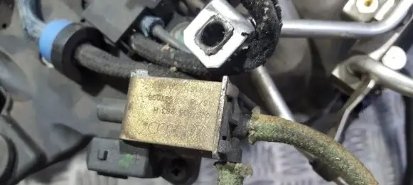 Audi A4 S4 B5 8D Turbo solenoid valve 026906283h