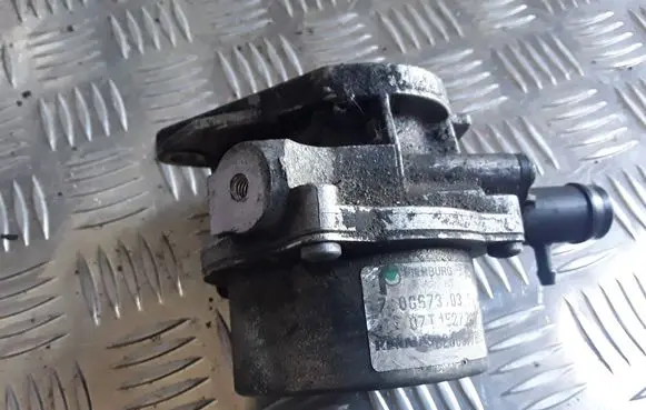 Renault Megane III Vacuum pump 8200577807