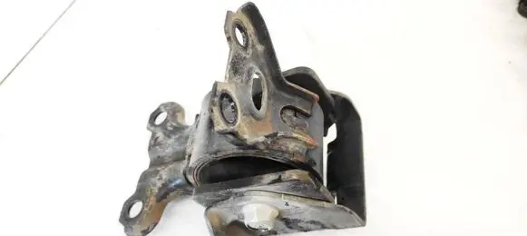 Mitsubishi ASX Engine mount bracket