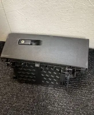 BMW X2 F39 Glove box 9339816 38467241 384672
