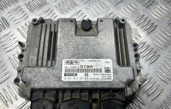 Ford Focus Engine control unit/module 5M5112A650UA 0281012487