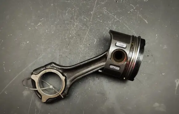 Mercedes-Benz Sprinter W901 W902 W903 W904 Piston A6110300317