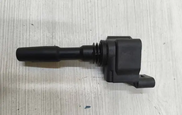 Audi Q2 - High voltage ignition coil 05E905110A