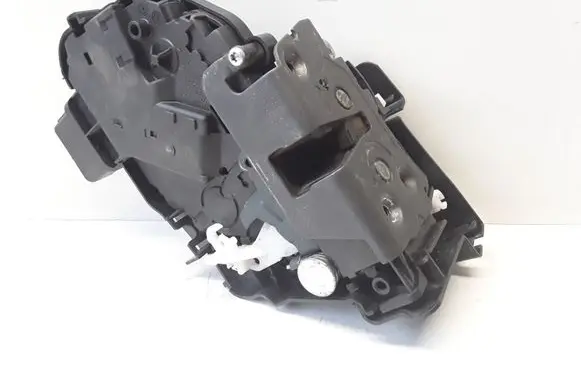 Volvo C30 Front door lock 30753658