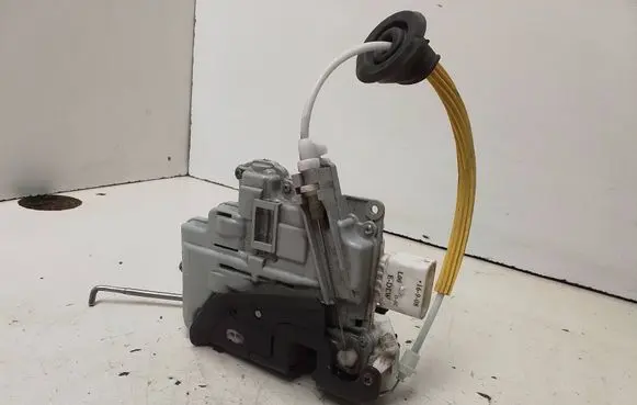 Audi A3 S3 A3 Sportback 8P Front door lock 16908