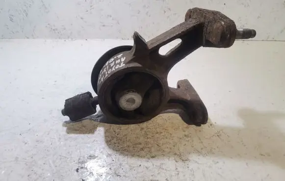 Toyota Auris 150 Engine mount bracket