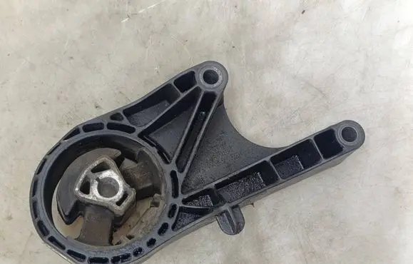 Opel Astra J Engine mount bracket 13248600