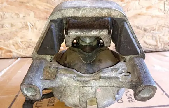 Audi A4 S4 B7 8E 8H Engine mount bracket 4G0199381