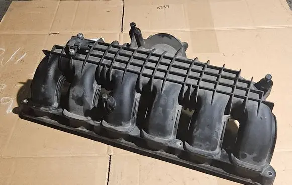 BMW 5 E60 E61 Intake manifold 7564678 51750610 10020810174