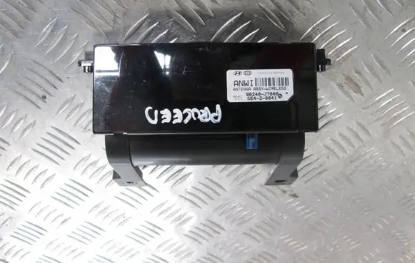 KIA Pro Cee'd III Antenna control unit 96240-J7000