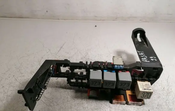 Volkswagen PASSAT B5 Fuse box set 8D1937545