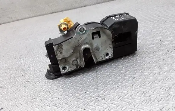 Cadillac CTS Rear door lock